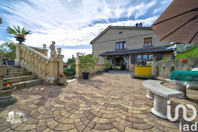 Maison - 251 m² - 8 pièces