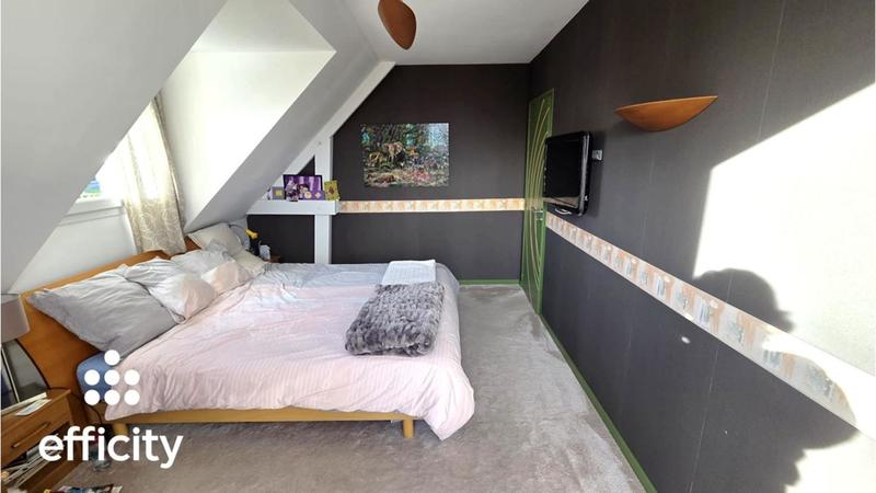 Maison - 181 m² - 9 pièces