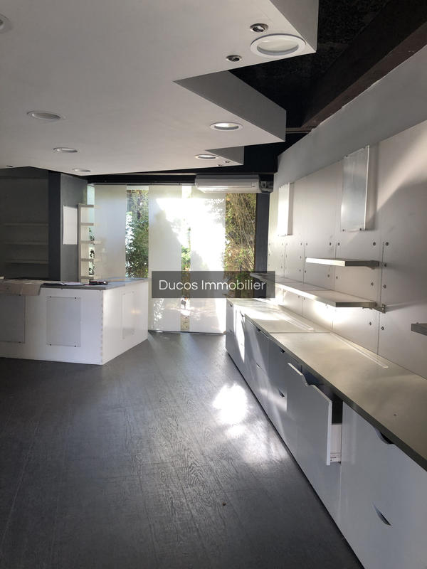 Local commercial - 305 m² - 3 pièces