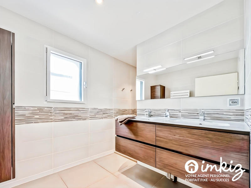 Maison - 300 m² - 10 pièces