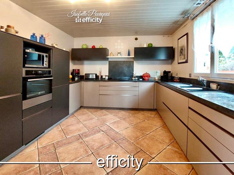 Maison - 215 m² - 6 pièces