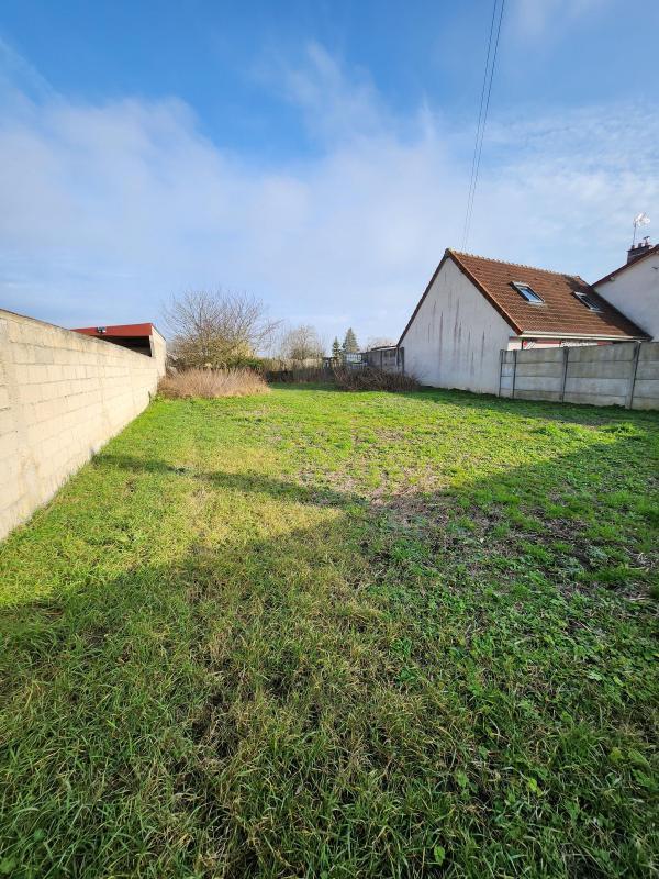 Terrain constructible - 621 m²