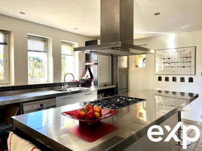 Maison - 280 m² - 10 pièces