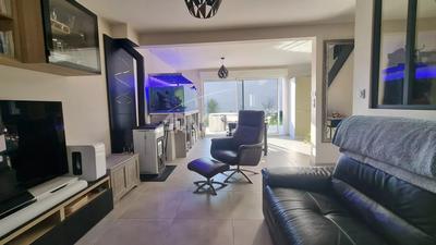 Maison - 99 m² - 5 pièces