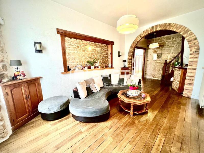 Maison - 201 m² - 7 pièces