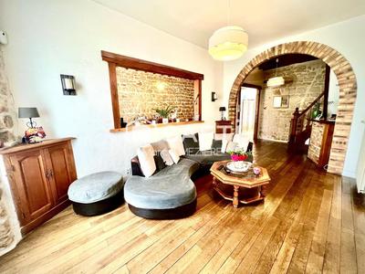 Maison - 201 m² - 7 pièces