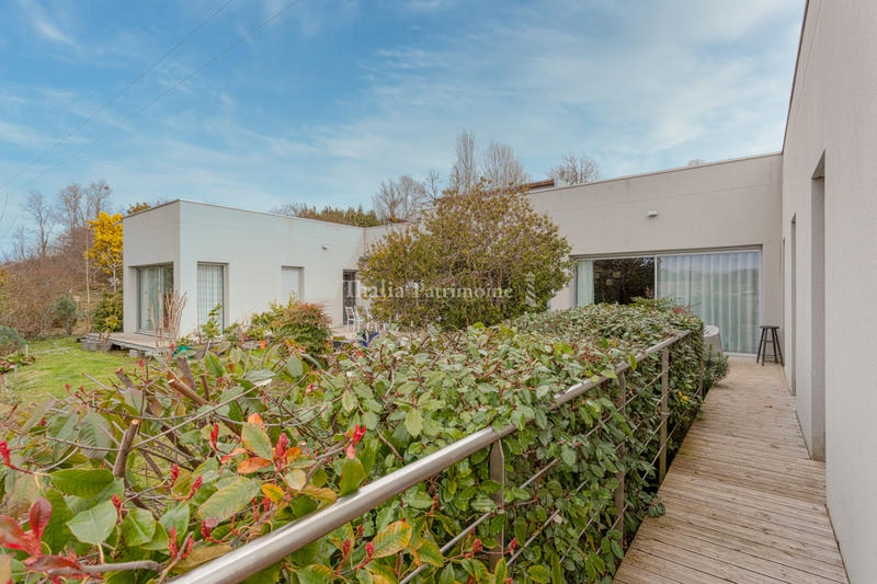 Propriété - 230 m² - 7 pièces