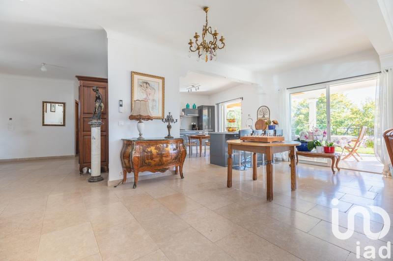 Maison - 256 m² - 8 pièces