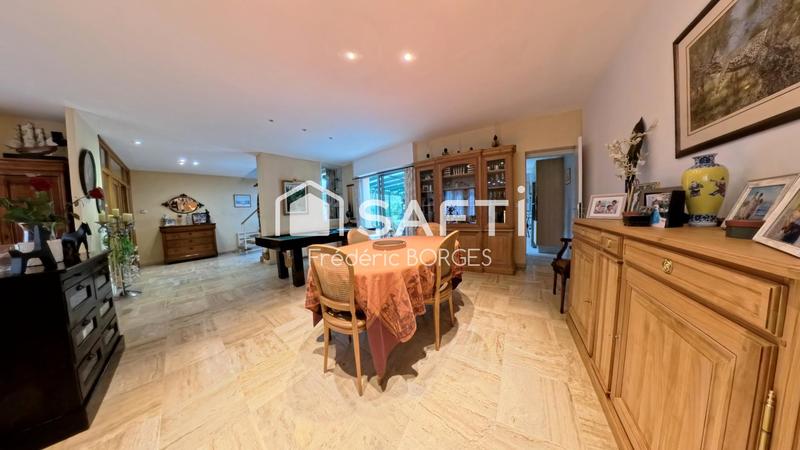 Maison - 228 m² - 7 pièces