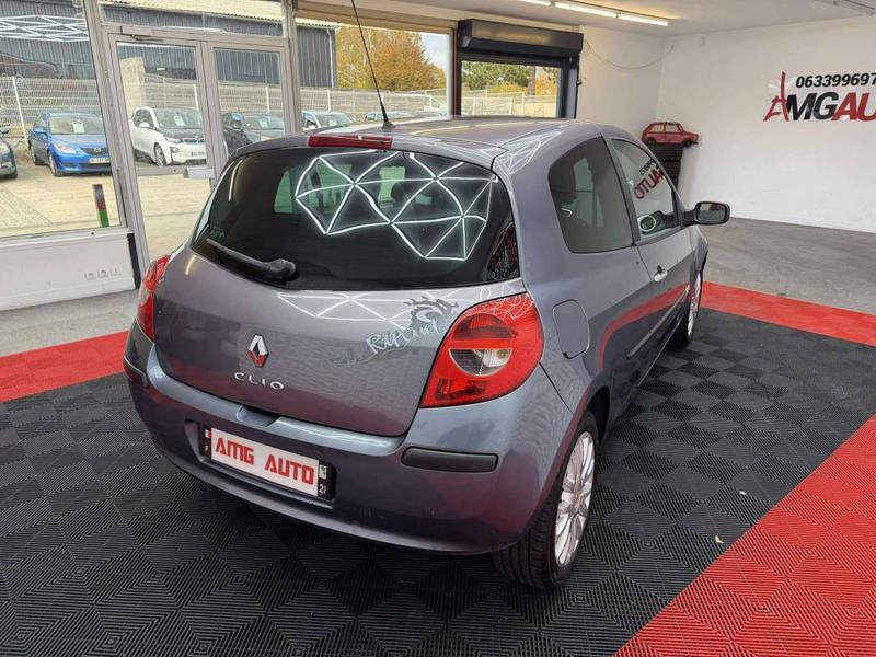 Renault Clio III 1.2i 101cv Rip Curl