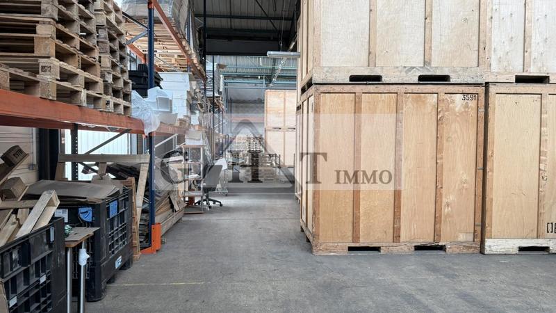 Entrepôt - 2 200 m²