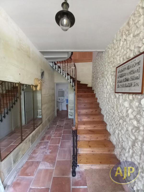 Maison - 407 m² - 9 pièces