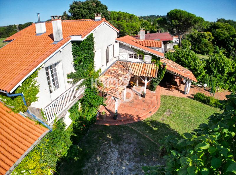 Propriété - 220 m² - 7 pièces