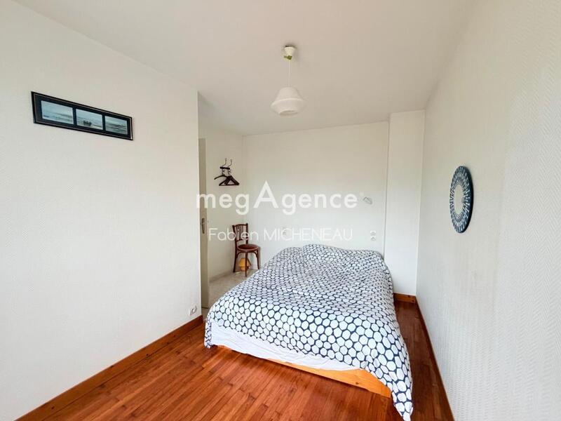 Maison - 240 m² - 10 pièces