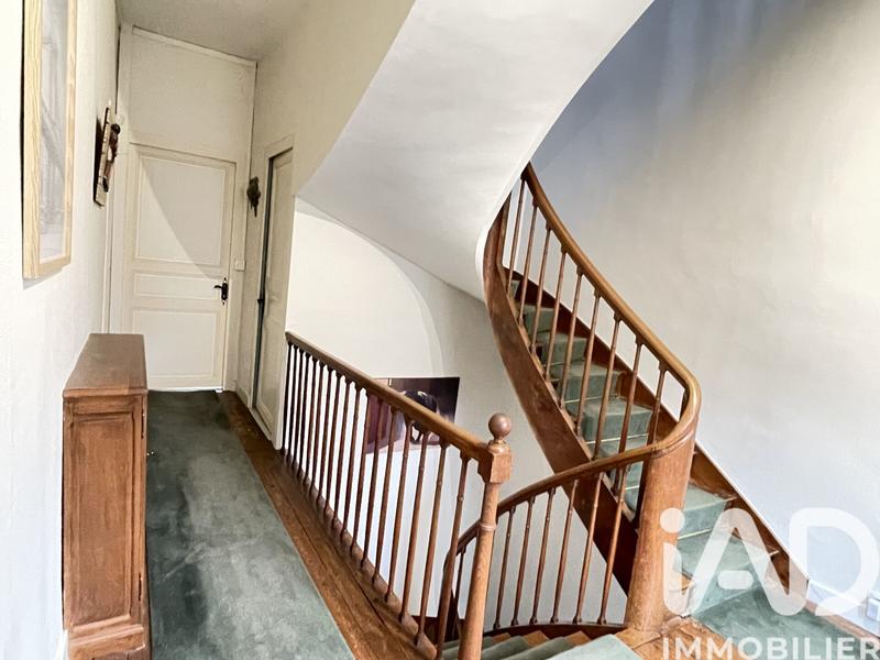 Maison - 239 m² - 9 pièces