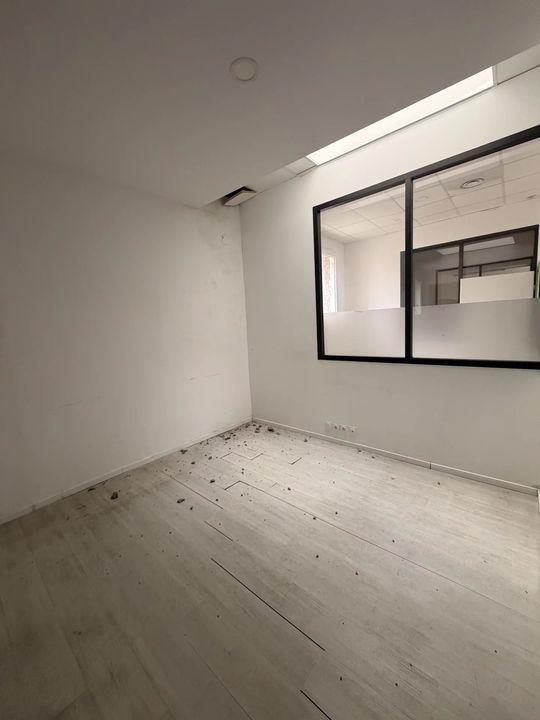 Bureau - 326 m² - 20 pièces