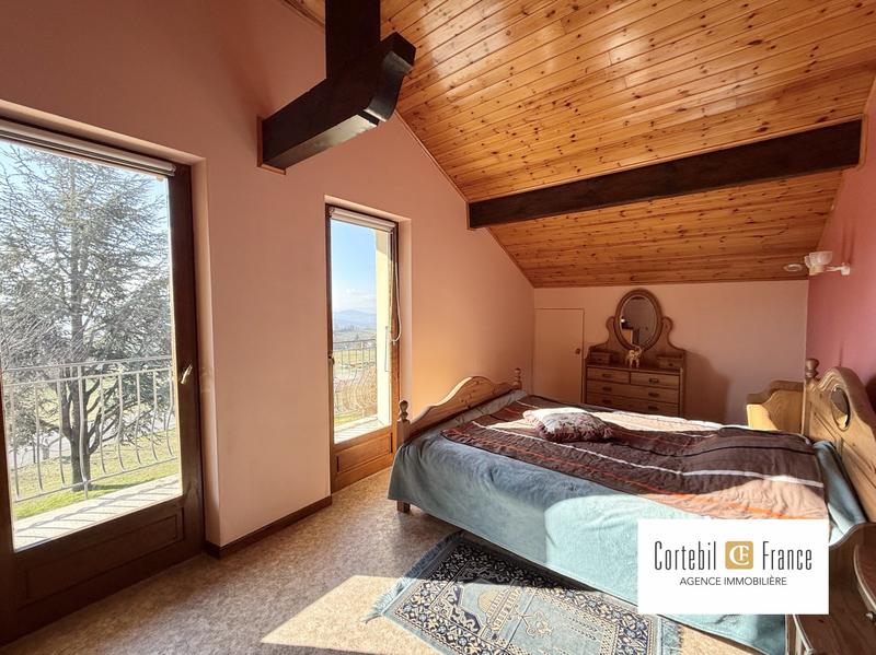 Maison traditionnelle - 320 m² - 5 pièces