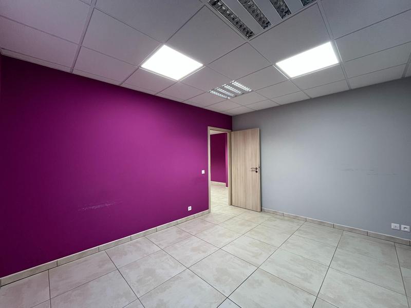 Bureau - 107 m² - 2 pièces