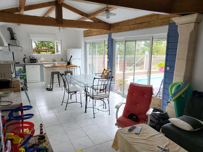 Maison - 235 m² - 11 pièces