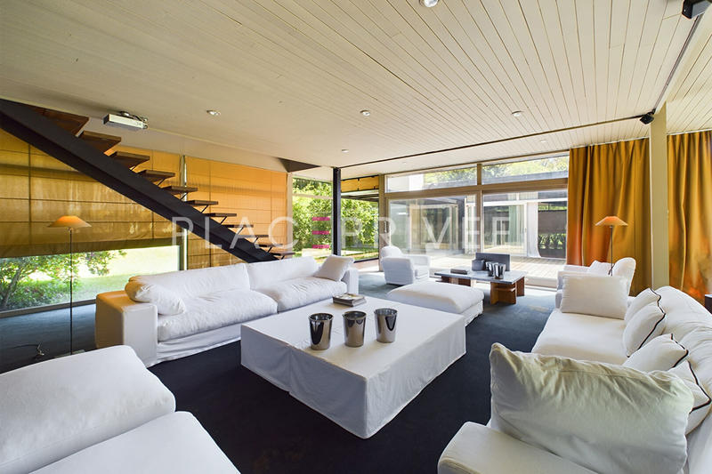 Maison - 400 m² - 12 pièces