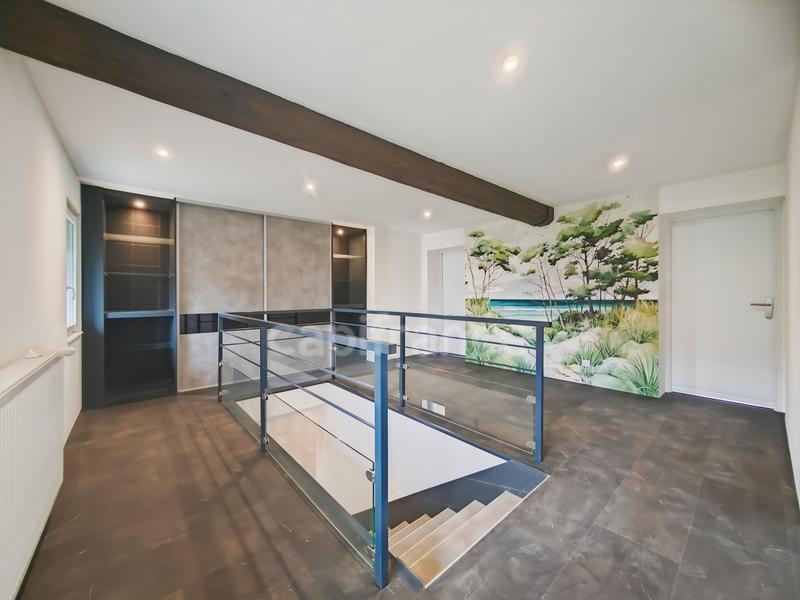 Maison - 230 m² - 9 pièces