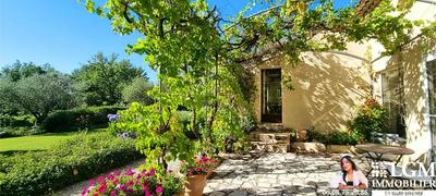 Villa - 300 m² - 8 pièces