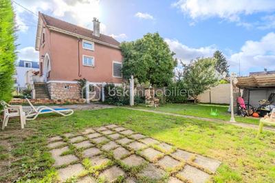 Maison - 161 m² - 11 pièces