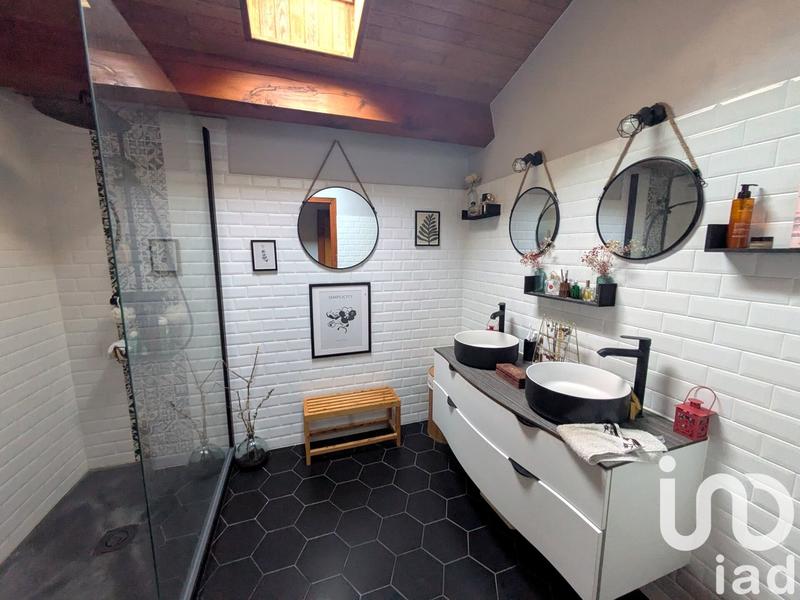 Maison - 235 m² - 10 pièces