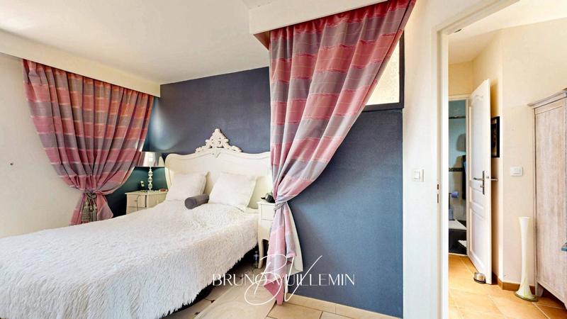 Villa - 181 m² - 8 pièces