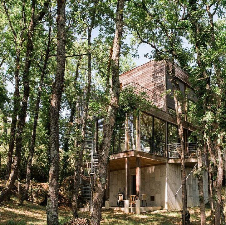 Maison - 240 m² - 6 pièces