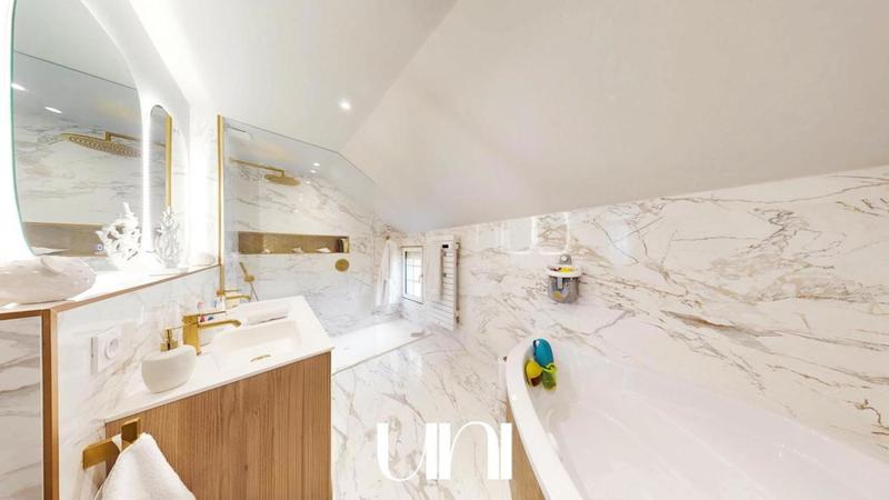 Maison - 180 m² - 5 pièces