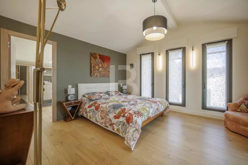 Villa - 358 m² - 9 pièces