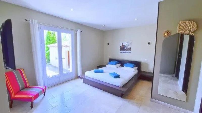 Maison - 221 m² - 9 pièces