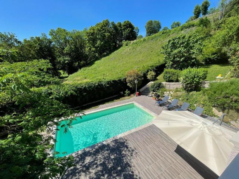 Maison - 327 m² - 8 pièces