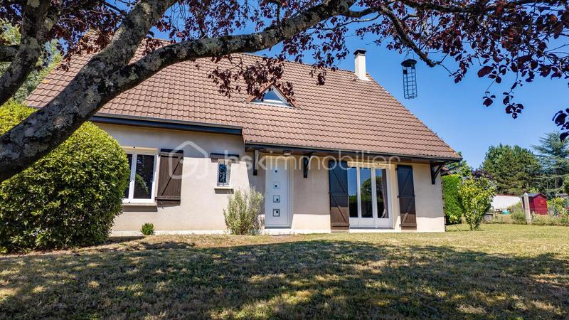 Maison traditionnelle - 149 m² - 6 pièces