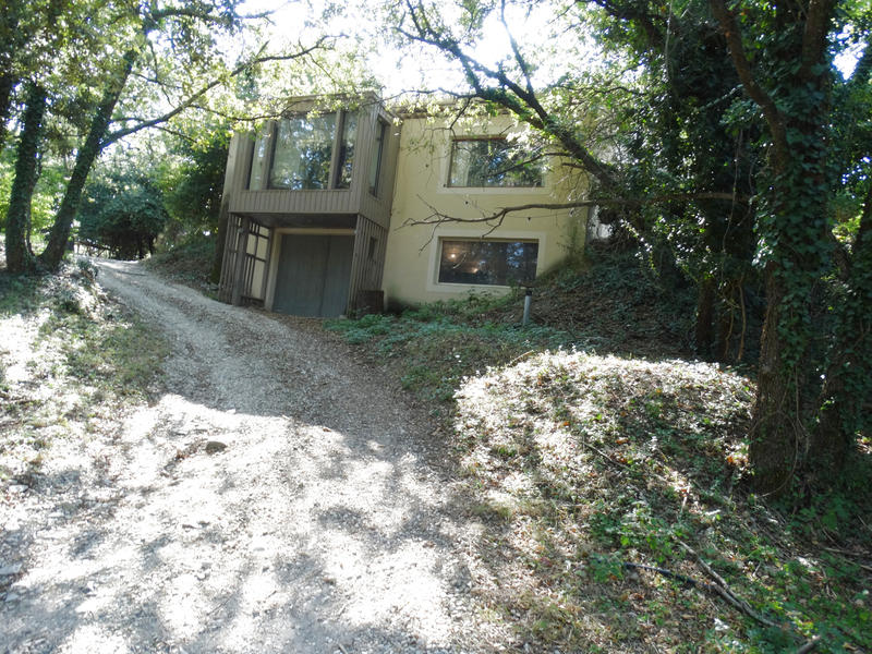 Maison - 240 m² - 7 pièces