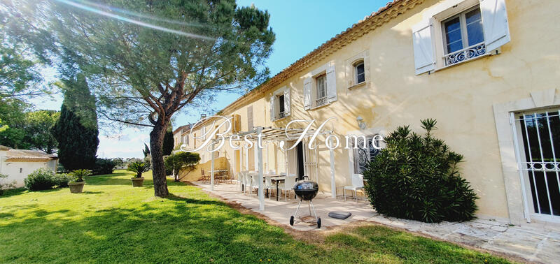 Mas - 645 m² - 23 pièces