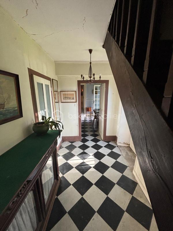 Demeure - 234 m² - 8 pièces