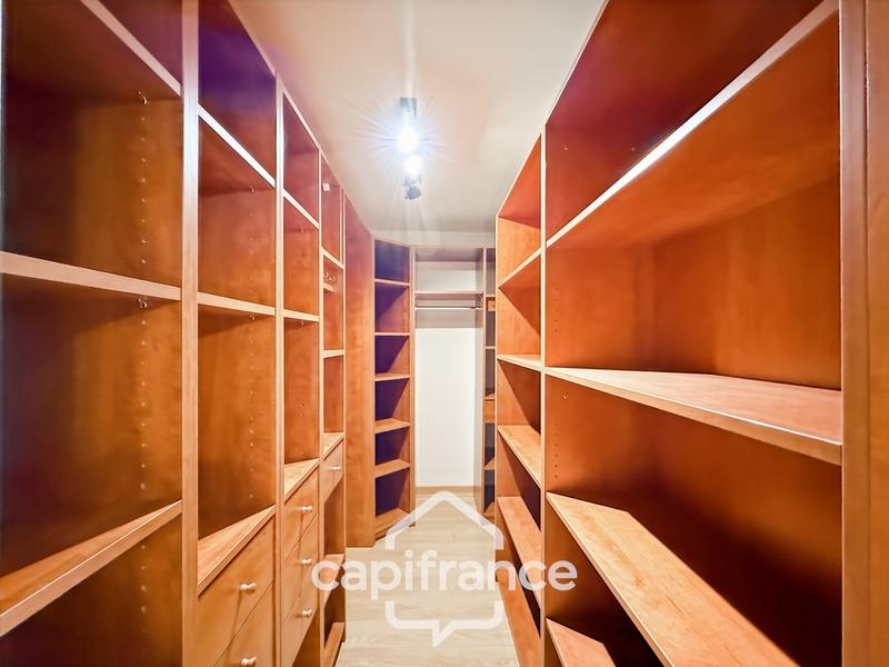 Maison - 298 m² - 10 pièces