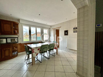 Maison - 90 m² - 6 pièces