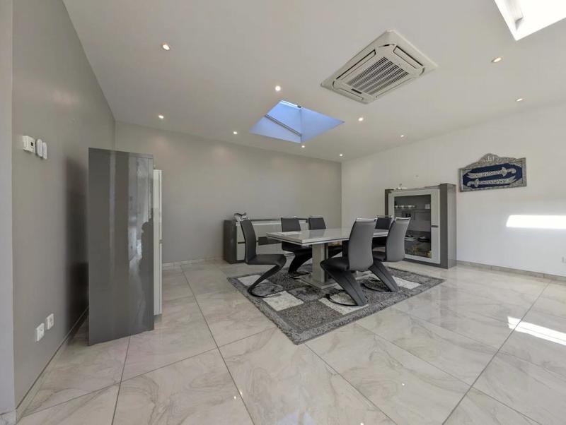 Maison - 196 m² - 6 pièces