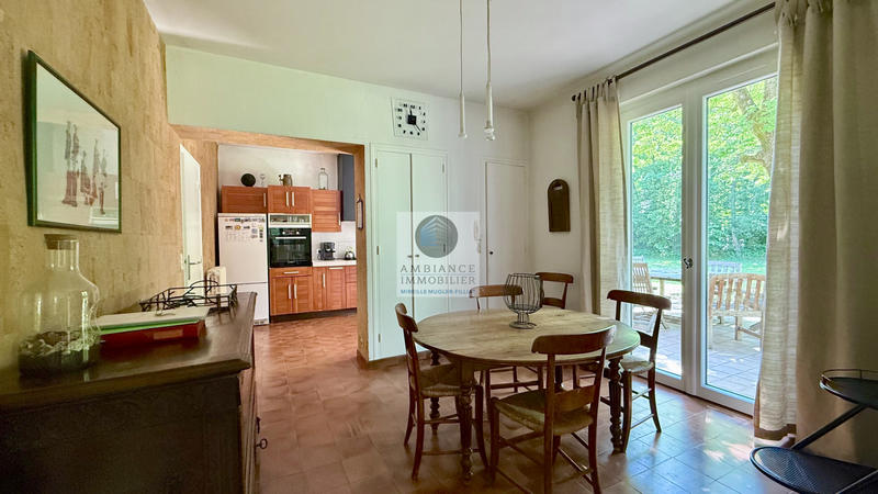 Maison - 230 m² - 9 pièces