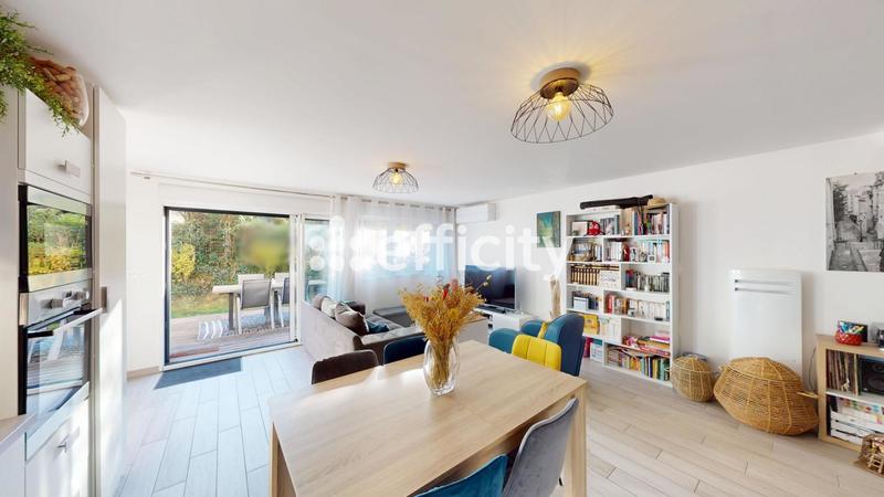 Appartement - 100 m² - 5 pièces