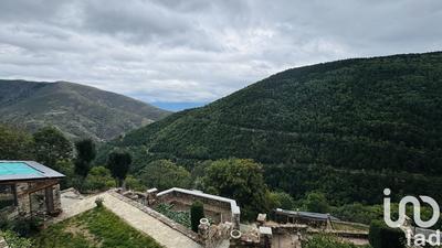 Maison - 303 m² - 4 pièces