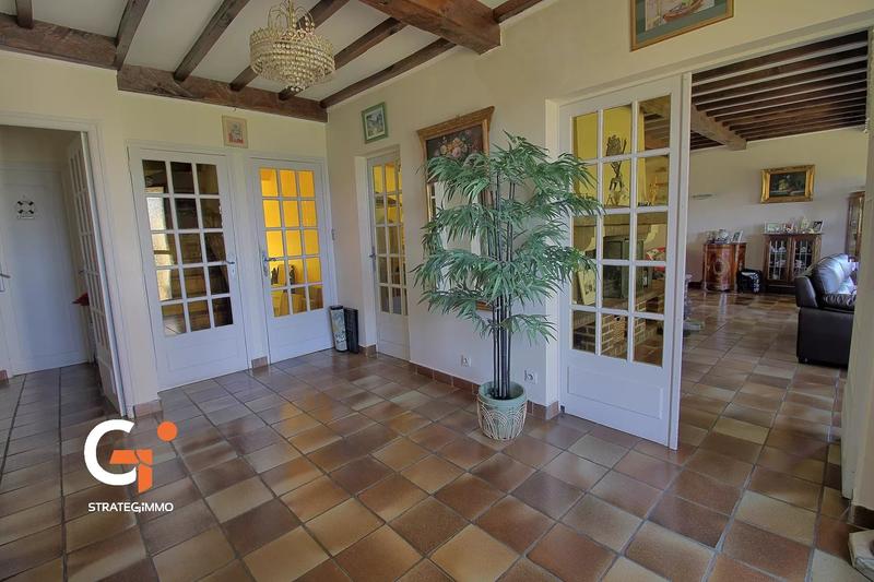 Maison - 235 m² - 8 pièces