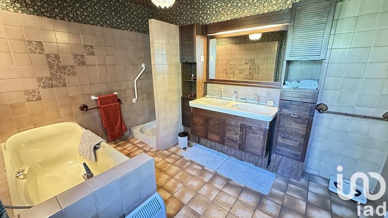 Maison - 228 m² - 9 pièces