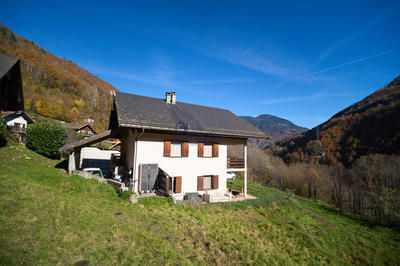 Maison traditionnelle - 202 m² - 8 pièces