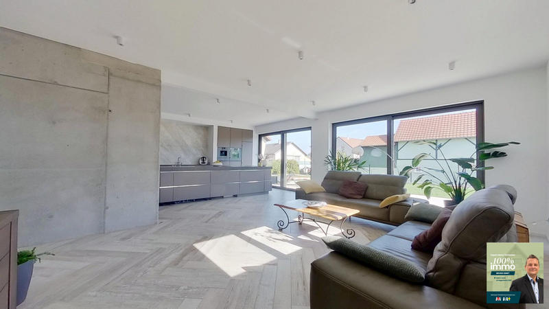 Maison - 215 m² - 6 pièces