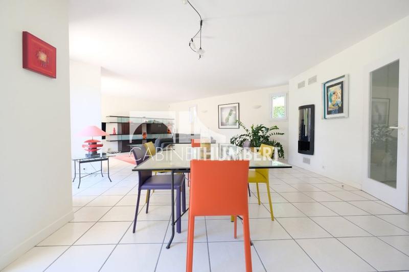 Maison - 220 m² - 7 pièces