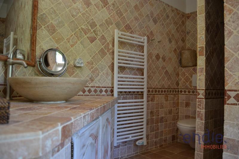 Maison - 250 m² - 8 pièces